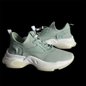 Steve Madden Women's Myles Knit Sneakers, 9M In Excellent Used Condition